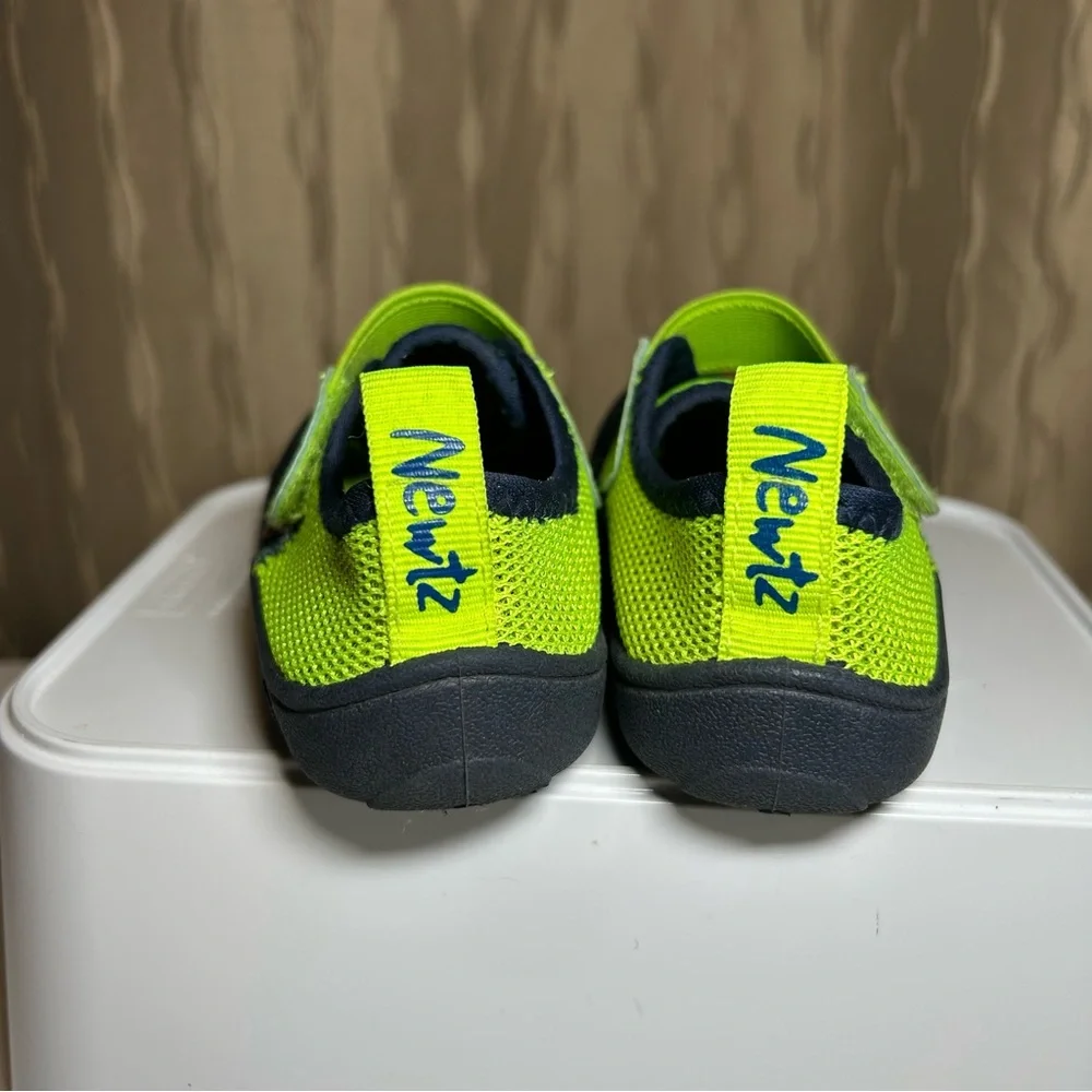 🌺 Newtz Water Shoes Toddler 7/8 Boy Fish Toe Cap Strap (2 of 2)